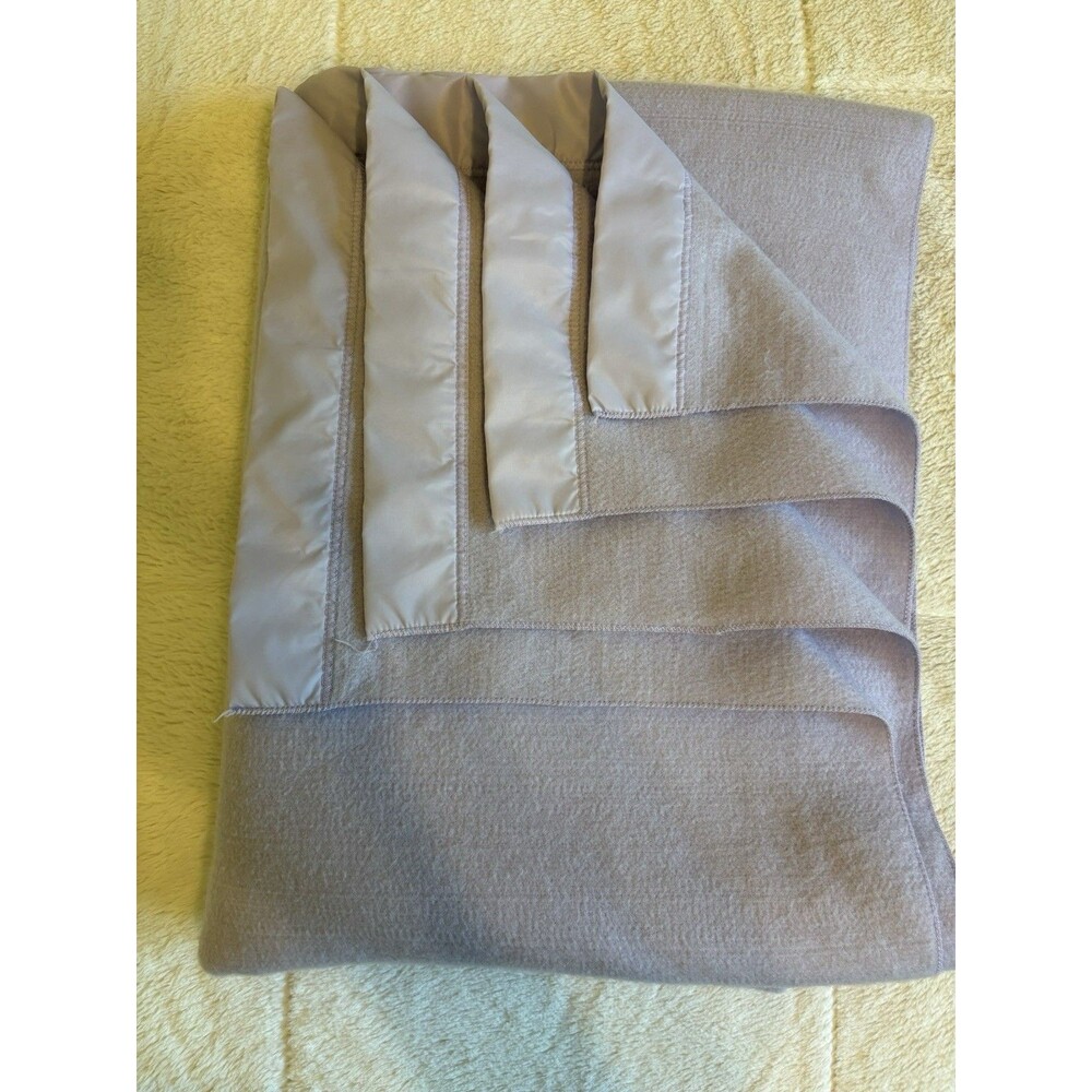 Vintage Martha Stewart Acrylic Blanket Light Purple Satin Trim 64x88 MCM EUC